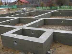 Какой фундамент залить под кирпичный дом