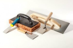 Инструменты и оборудование для работы со штукатурными смесями: кельмы, шпатели, правила и тёрки