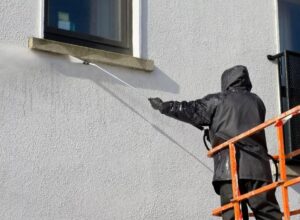 Уход за поверхностью после нанесения: нужно ли утеплять дополнительно