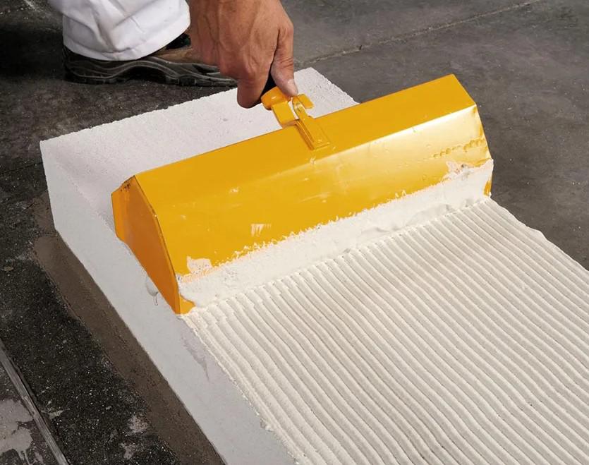 Как выбрать клей для блоков: летний, зимний или универсальный