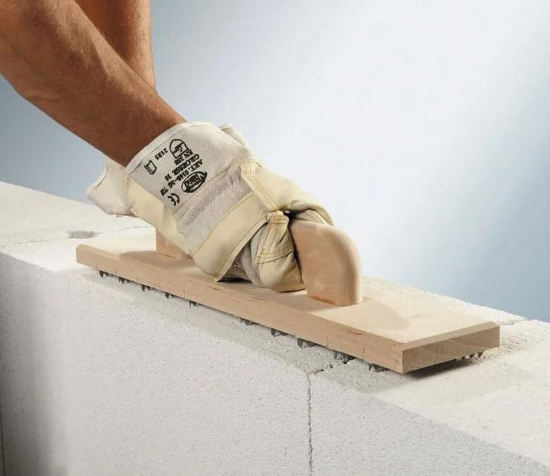 Подготовка основания и блоков перед нанесением клея