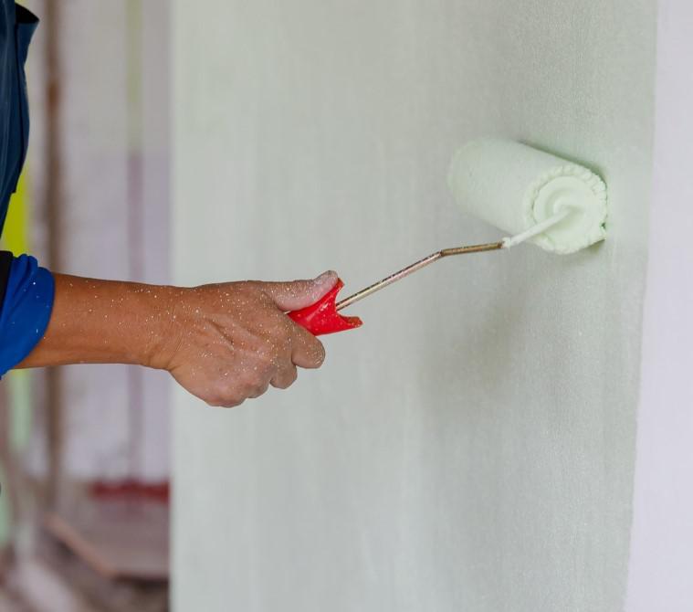 Подготовка поверхности перед штукатуркой, шпаклевкой и покраской: роль правильной грунтовки