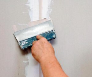 Топ-7 ошибок при шпаклевании стен и потолков