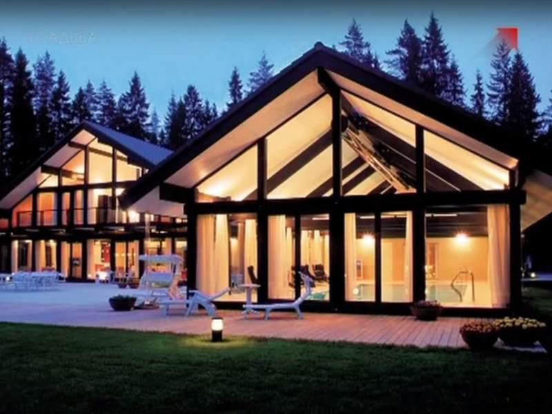 Дом со стеклянными фасадами: преимущества постройки